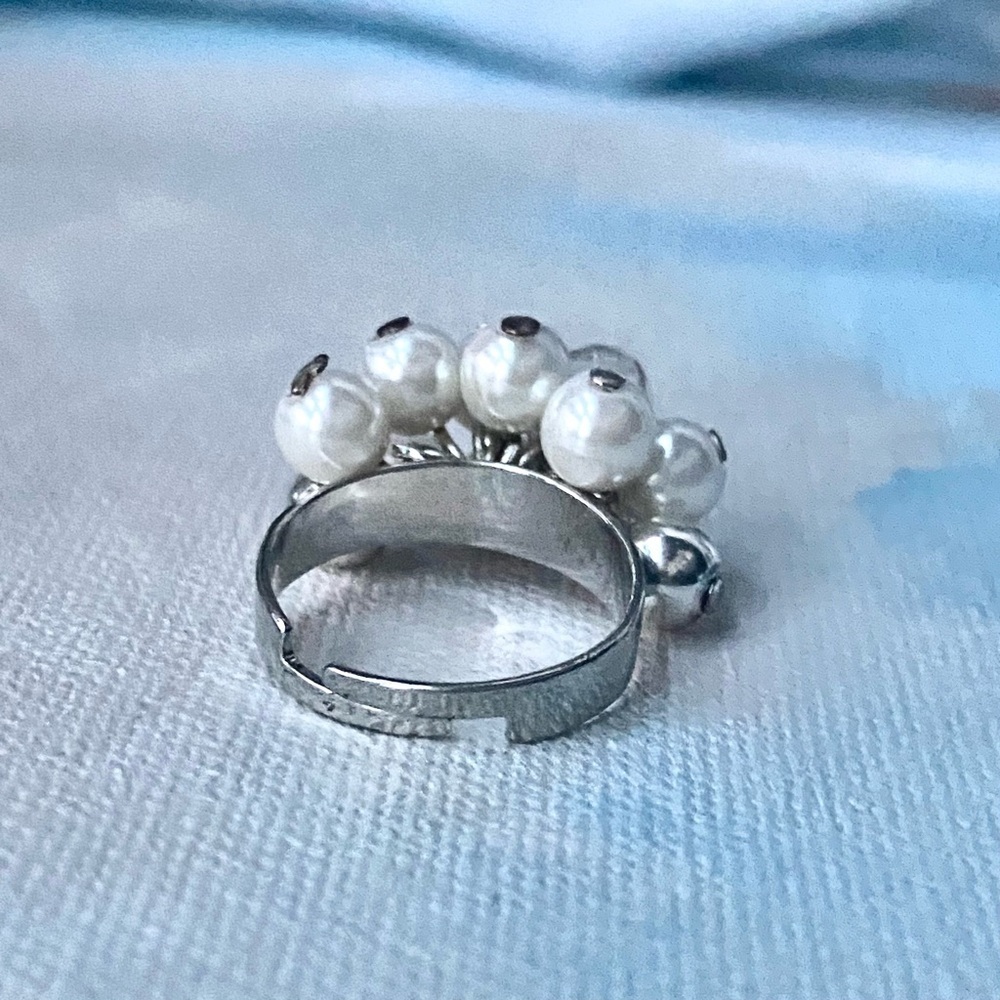 Chunky Faux Pearl Cocktail Ring Adjustable Size 7.75 - Picture 5 of 6